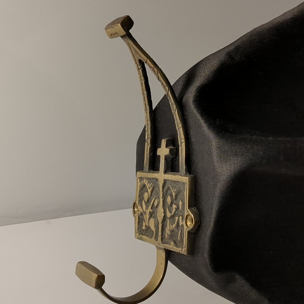 Brass wall hook. "Ancienne Patere" Old wall hook.  Cross Religious. - Picture 3 of 6
